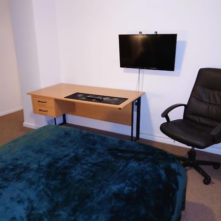 Lovely Rooms In A Quiet Place Of Woking Exteriör bild
