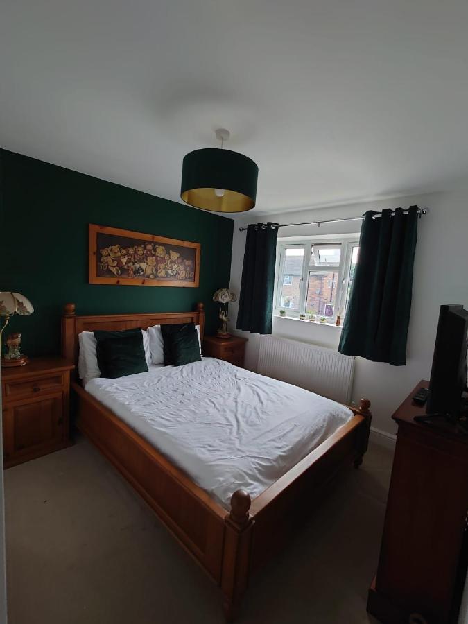 Lovely Rooms In A Quiet Place Of Woking Exteriör bild