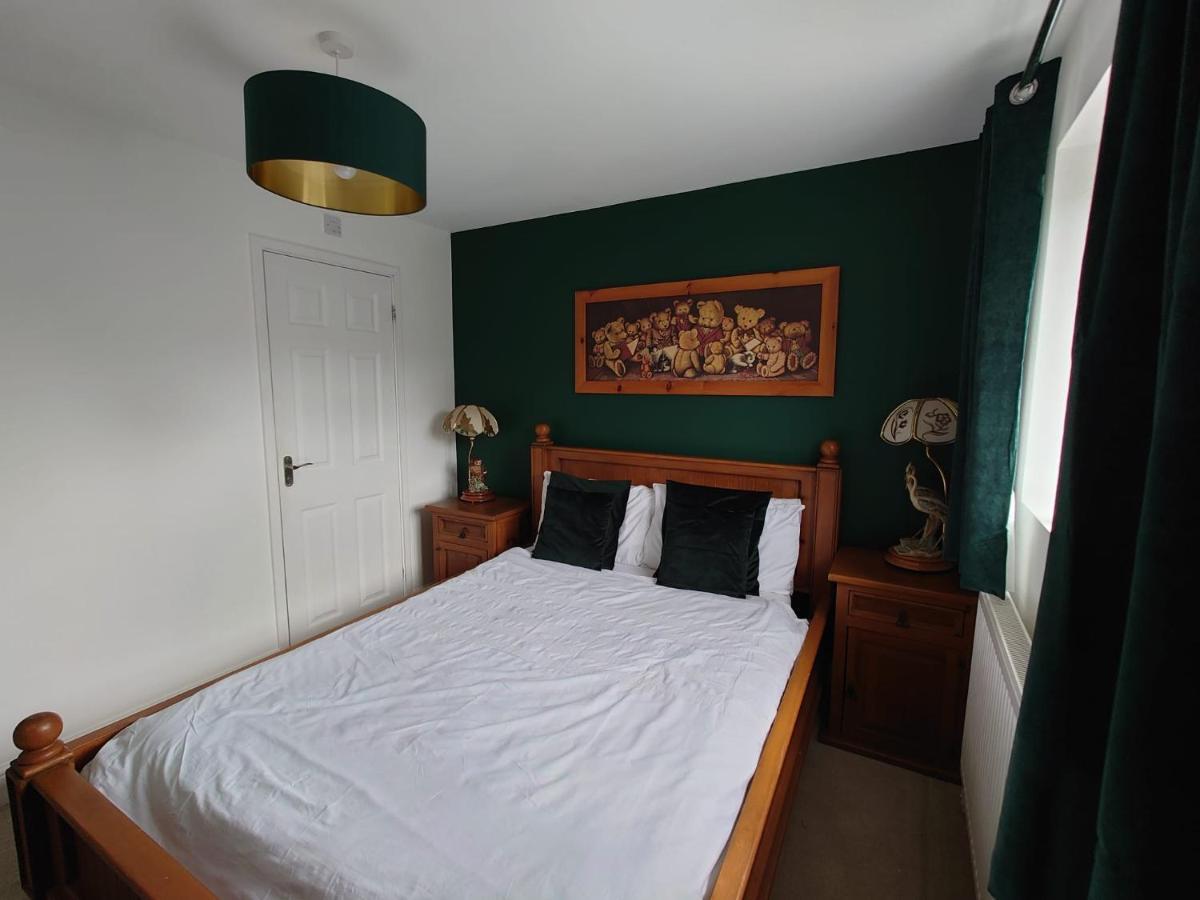 Lovely Rooms In A Quiet Place Of Woking Exteriör bild