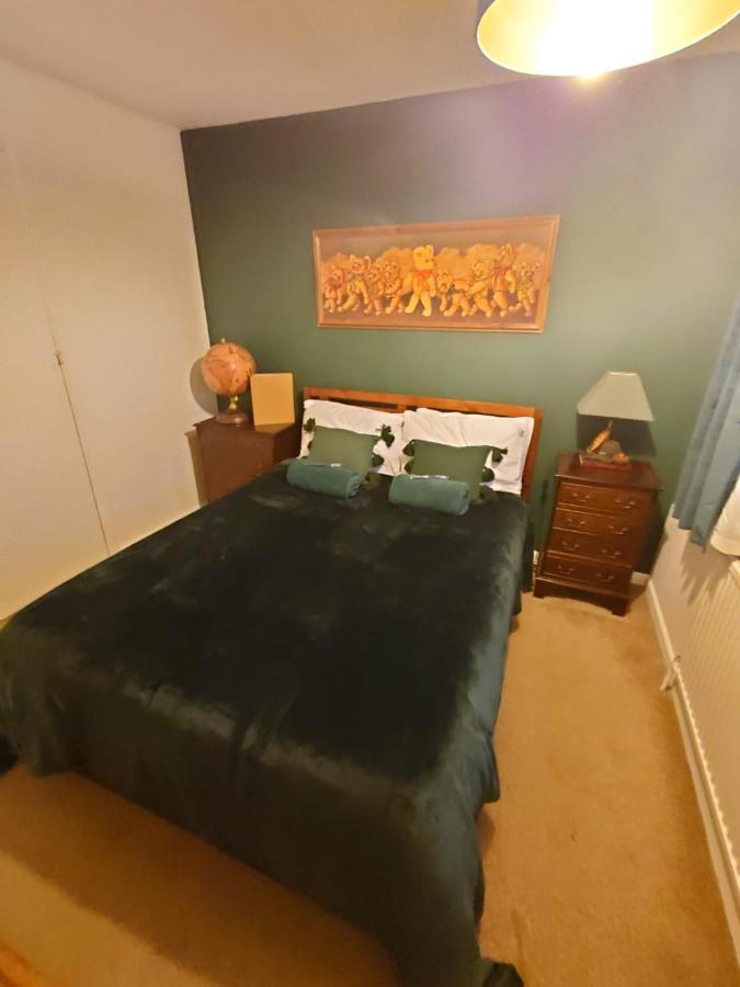Lovely Rooms In A Quiet Place Of Woking Exteriör bild