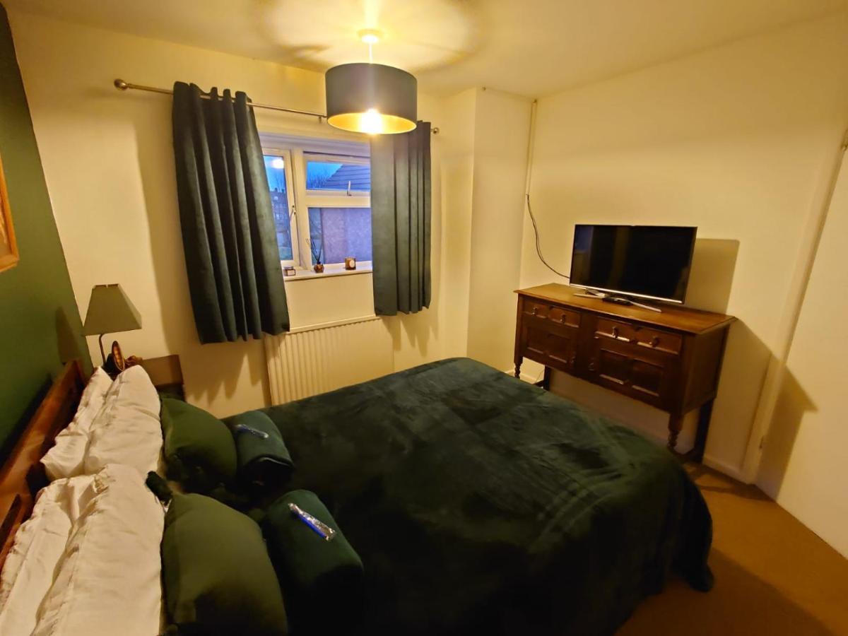 Lovely Rooms In A Quiet Place Of Woking Exteriör bild