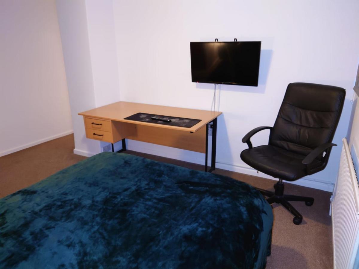 Lovely Rooms In A Quiet Place Of Woking Exteriör bild
